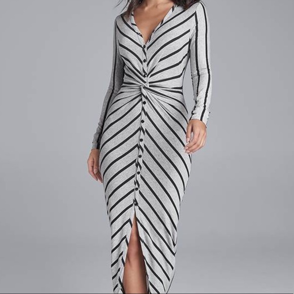 VENUS Dresses & Skirts - 💓Firm price 💓 Absolutely gorgeous Maxi dress Knot in front Front size 3X NWT